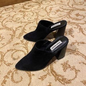 Steve Madden Black Pointed Mules